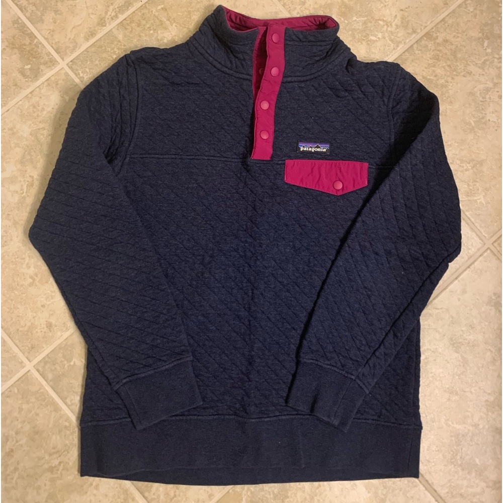 Patagonia women's small quilted 1/4 snap. Excellent condition.